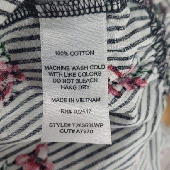 Soprano Woman's Black White Cropped Off Shoulder Stripe Floral Blouse Size Small - Picture 8 of 8